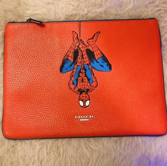 COACH:  LARGE MARVEL POUCH (SPIDER-MAN) - Picture 2 of 3